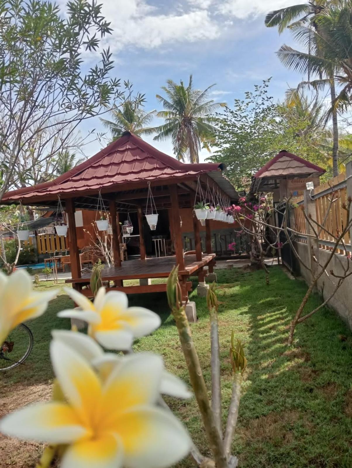Blue Moon Meno Hotel Gili Meno Exterior photo